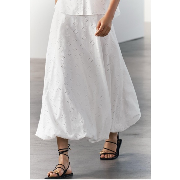 Zara ZW voluminous skirt with cutwork embroidery - Picture 1 of 10